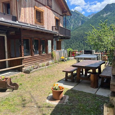 Joivy Modern Family Chalet With Stunning Mountain Views Champoluc Εξωτερικό φωτογραφία
