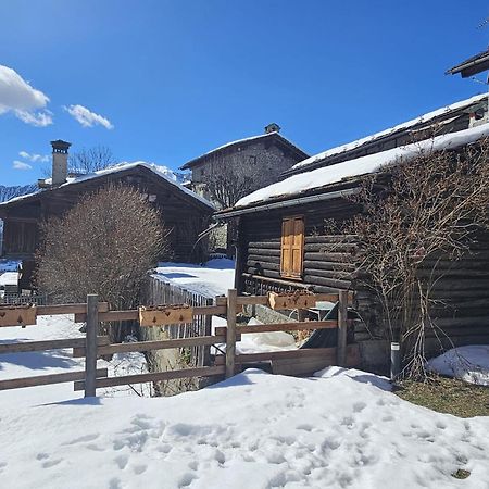Joivy Modern Family Chalet With Stunning Mountain Views Champoluc Εξωτερικό φωτογραφία