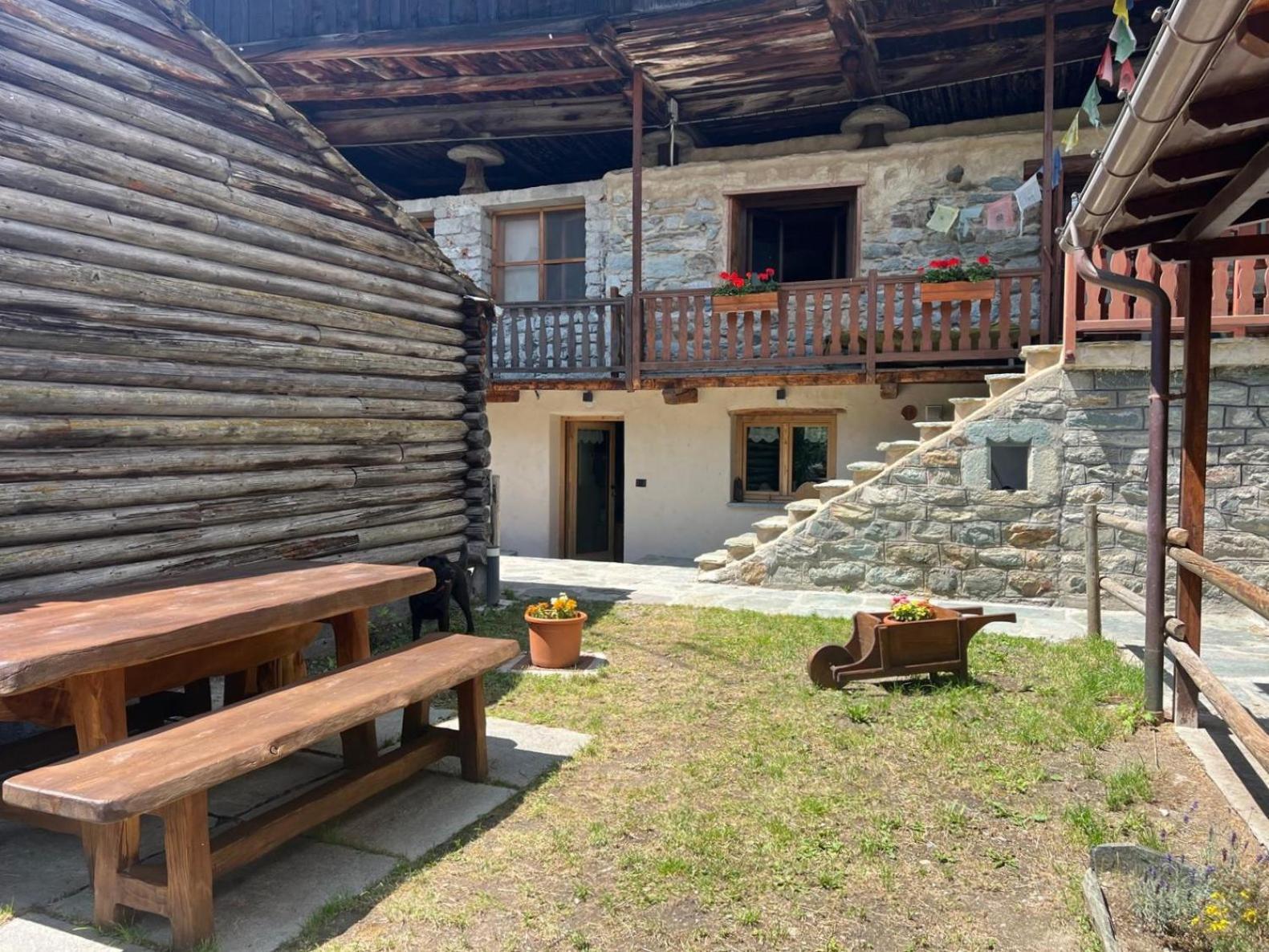 Joivy Modern Family Chalet With Stunning Mountain Views Champoluc Εξωτερικό φωτογραφία