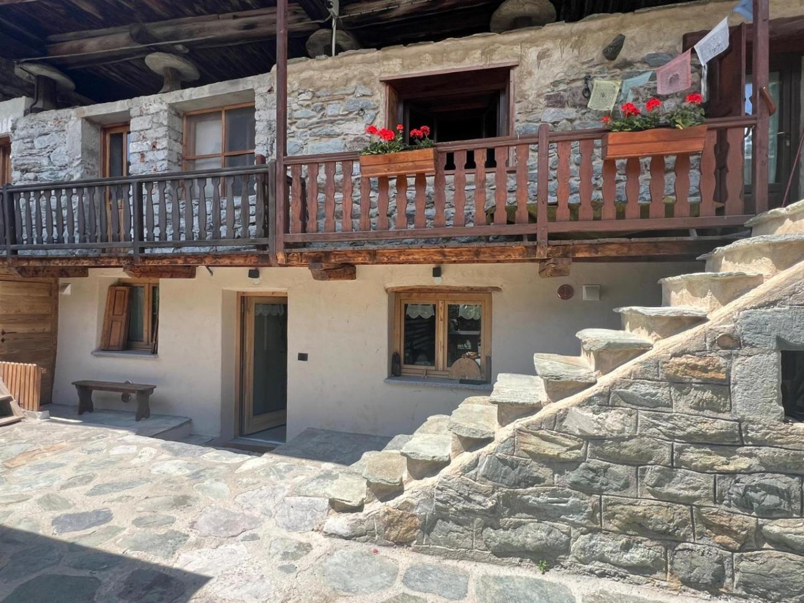 Joivy Modern Family Chalet With Stunning Mountain Views Champoluc Εξωτερικό φωτογραφία