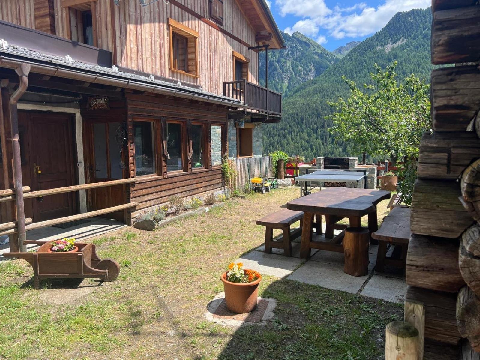 Joivy Modern Family Chalet With Stunning Mountain Views Champoluc Εξωτερικό φωτογραφία
