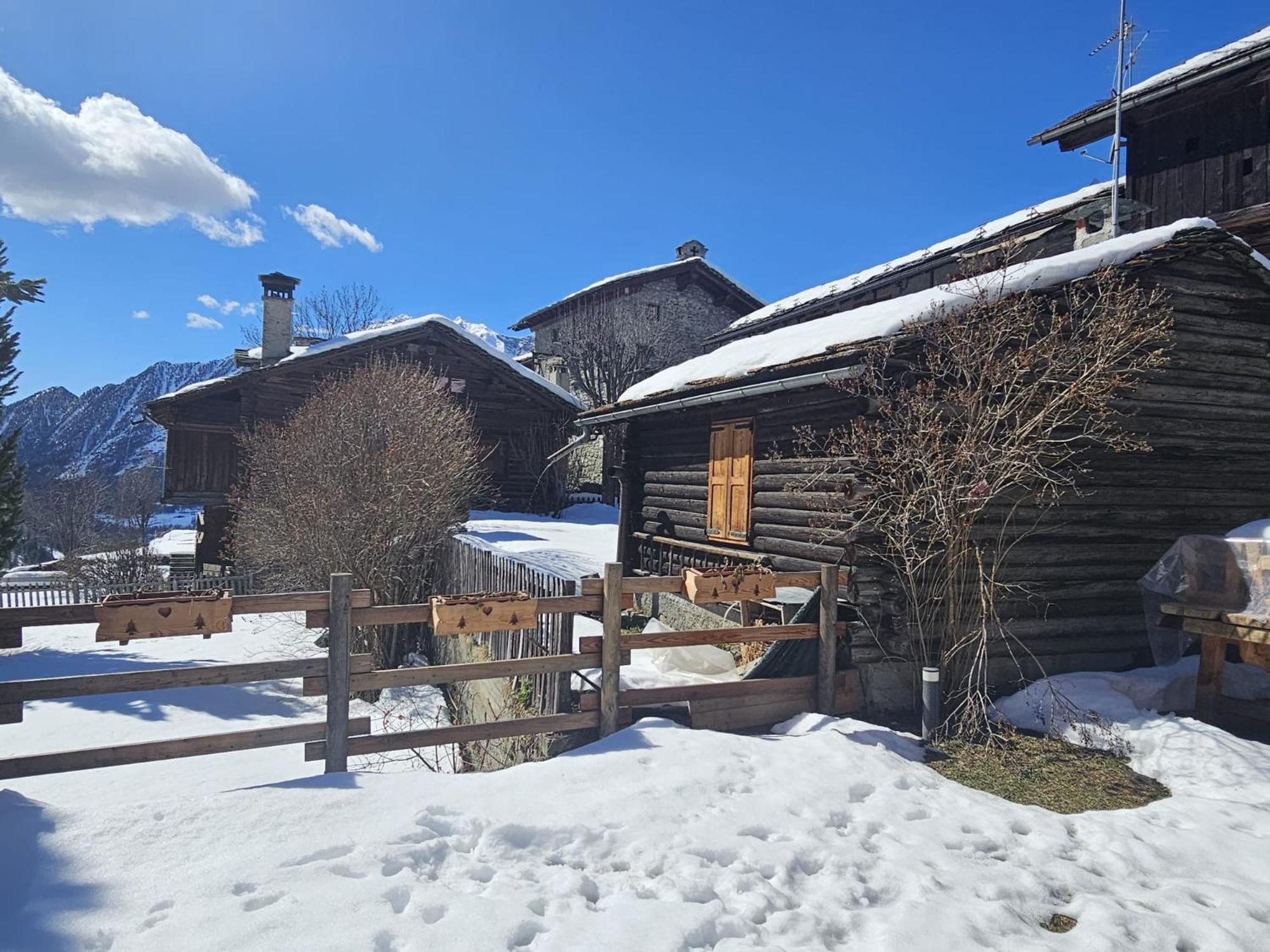 Joivy Modern Family Chalet With Stunning Mountain Views Champoluc Εξωτερικό φωτογραφία