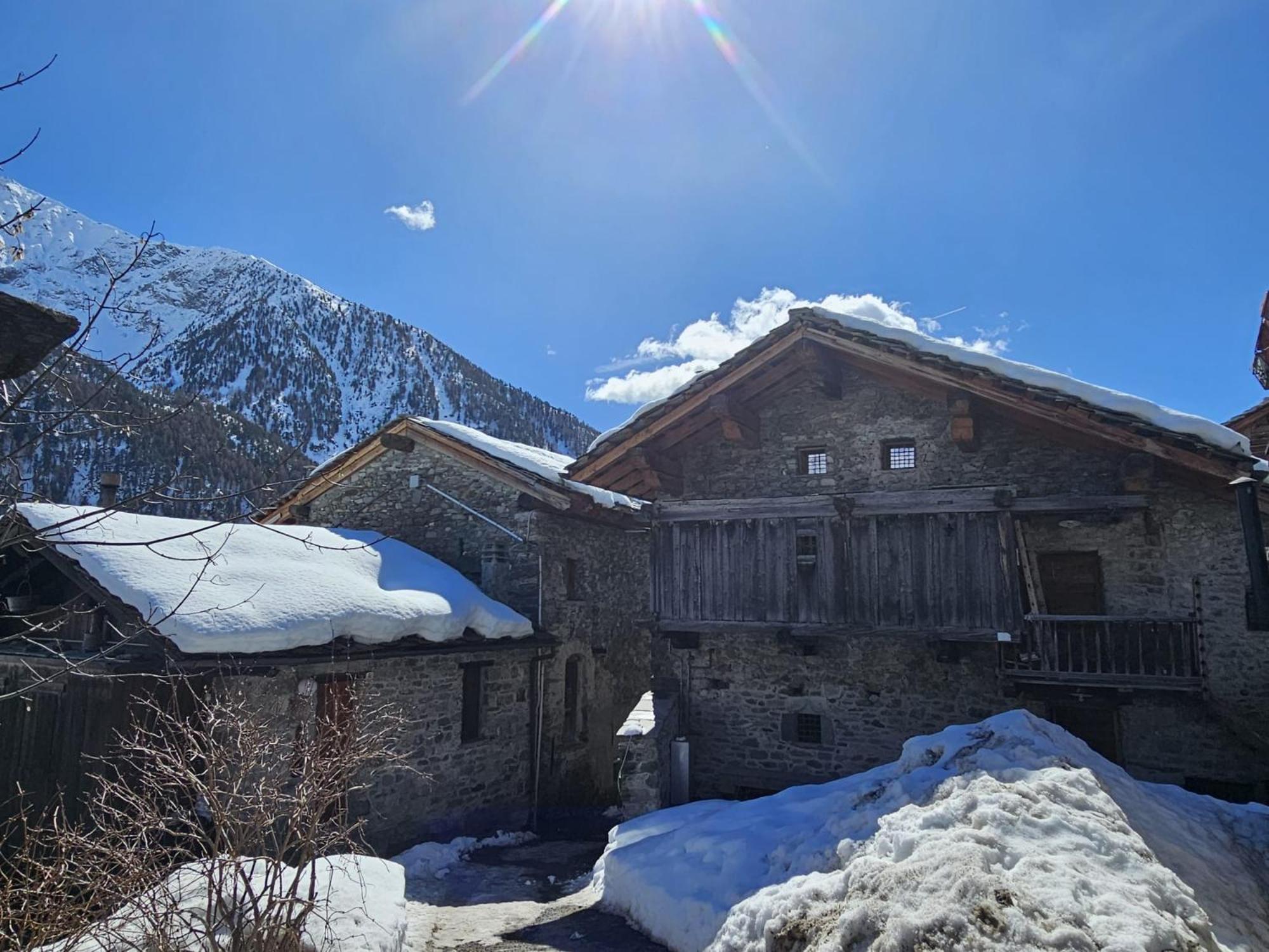 Joivy Modern Family Chalet With Stunning Mountain Views Champoluc Εξωτερικό φωτογραφία