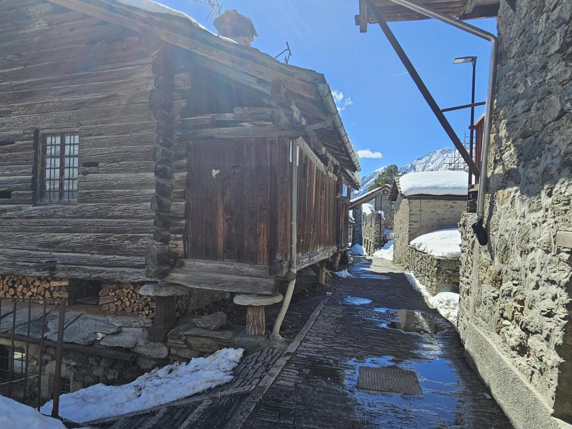 Joivy Modern Family Chalet With Stunning Mountain Views Champoluc Εξωτερικό φωτογραφία