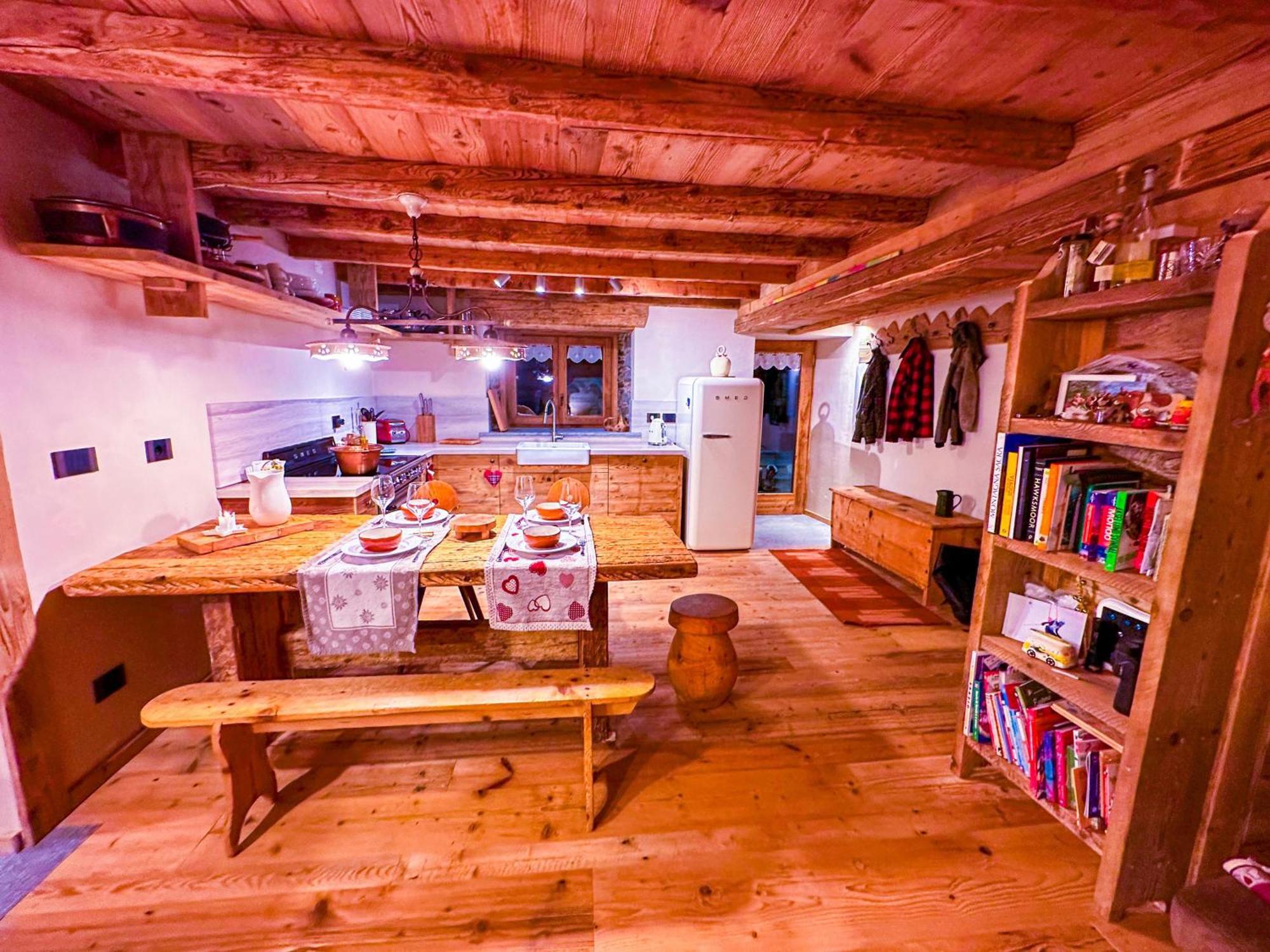 Joivy Modern Family Chalet With Stunning Mountain Views Champoluc Εξωτερικό φωτογραφία