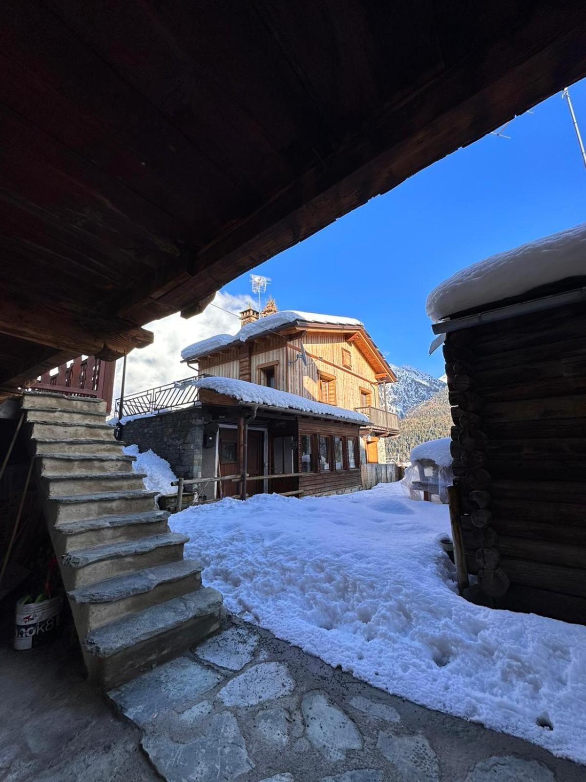 Joivy Modern Family Chalet With Stunning Mountain Views Champoluc Εξωτερικό φωτογραφία