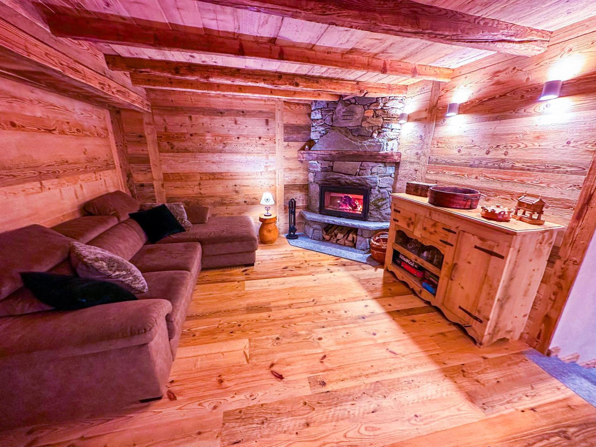 Joivy Modern Family Chalet With Stunning Mountain Views Champoluc Εξωτερικό φωτογραφία
