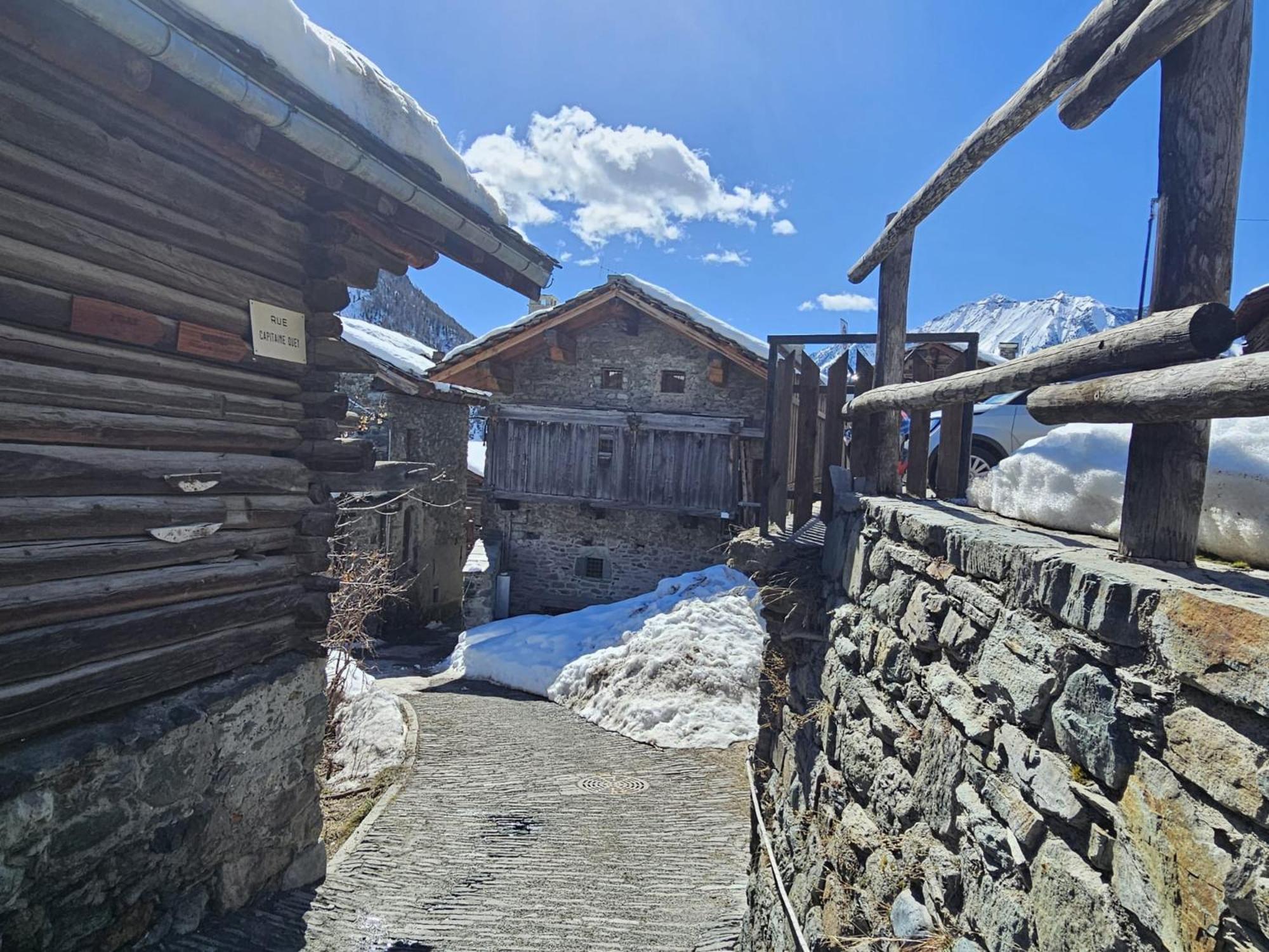 Joivy Modern Family Chalet With Stunning Mountain Views Champoluc Εξωτερικό φωτογραφία